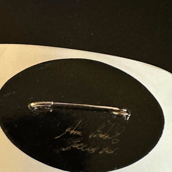 Vintage Black Lacquer Pin Brooch Unique  Has Signature on Back Unable to Read - Picture 5 of 5